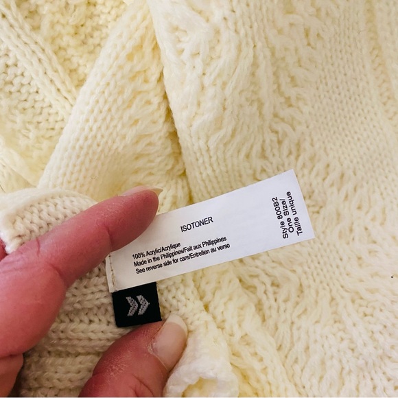 NWT Isotoner scarf - Picture 2 of 7